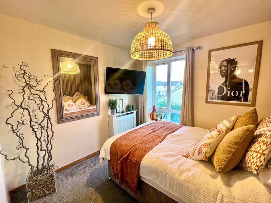 Artistic Stunning Apartment City View Londonderry Exterior foto